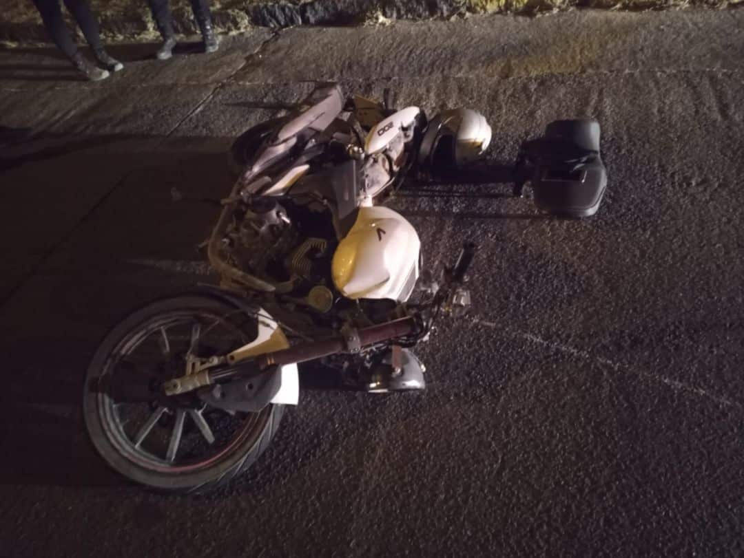 Un motociclista está internado en grave estado tras un choque