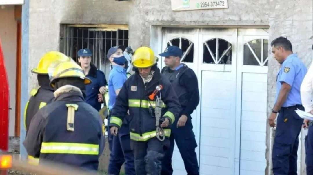 “Me mandé una macana”: un policía mató a su esposa, prendió fuego la casa y se quitó la vida