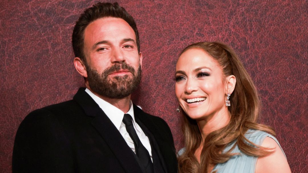 Jennifer Lopez y Ben Affleck festejaron su casamiento en un jet privado con pizza y gaseosa light