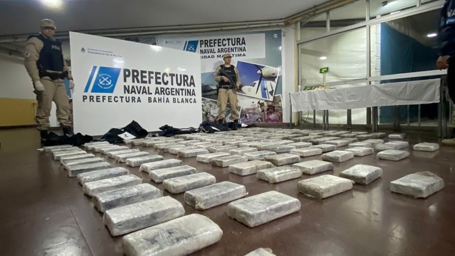 Creen que la droga hallada flotando en la ría iba a ser cargada a un buque hacia Europa