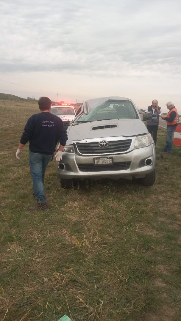 Un hombre fue asistido tras el vuelco de su camioneta