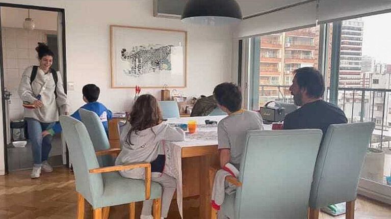 Ex que siguen conviviendo bajo el mismo techo: las historias de dos familias y las razones del acuerdo