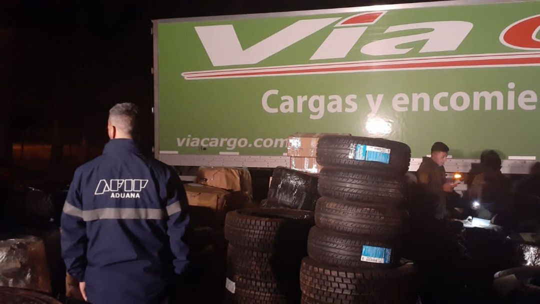 En tres meses, la Aduana secuestró más de 4500 neumáticos que se intentaron ingresar de contrabando