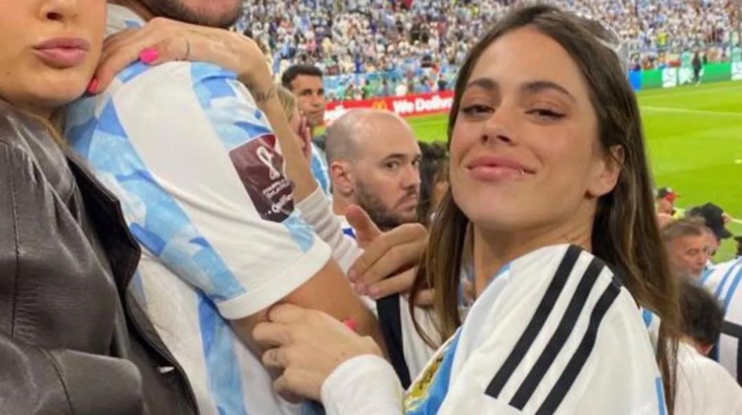 Playa, amigos y perfil bajo: así vive Tini Stoessel la previa del partido Argentina-Polonia