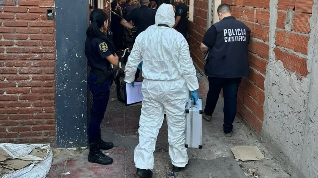 Encontraron muerta a una nena de 5 años dentro de una caja de madera y detuvieron a su madre