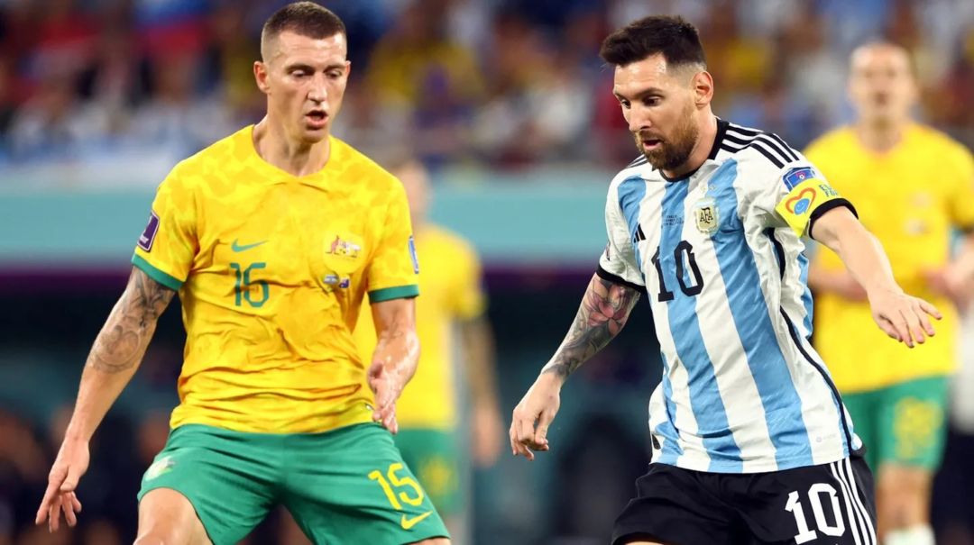 Un jugador australiano se quedó con la camiseta de Lionel Messi y se emocionó en las redes