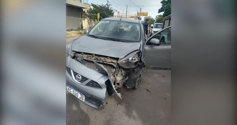 La indignación de una vecina que chocó su auto por un pozo de ABSA