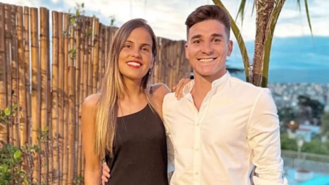 Julián Álvarez le dedicó un mensaje de amor a su novia y sus compañeros de la Selección lo cargaron