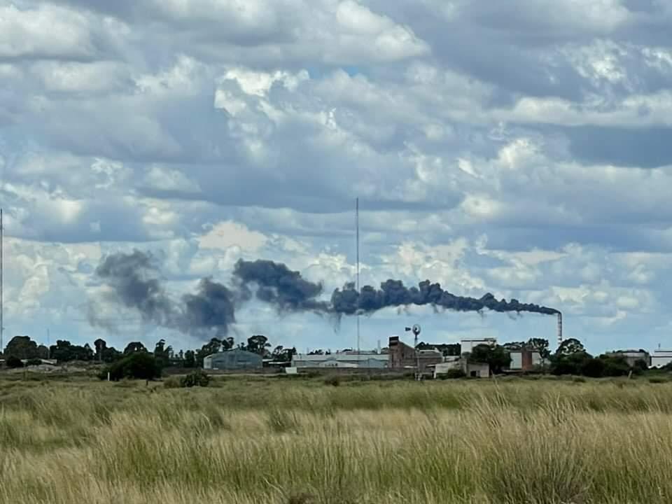 Multan a Central Termoeléctrica Piedra Buena por emisión de humo