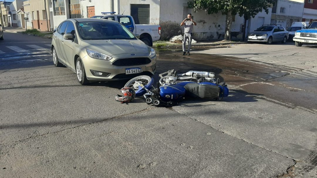 Un motociclista herido tras un choque en Villa Mitre