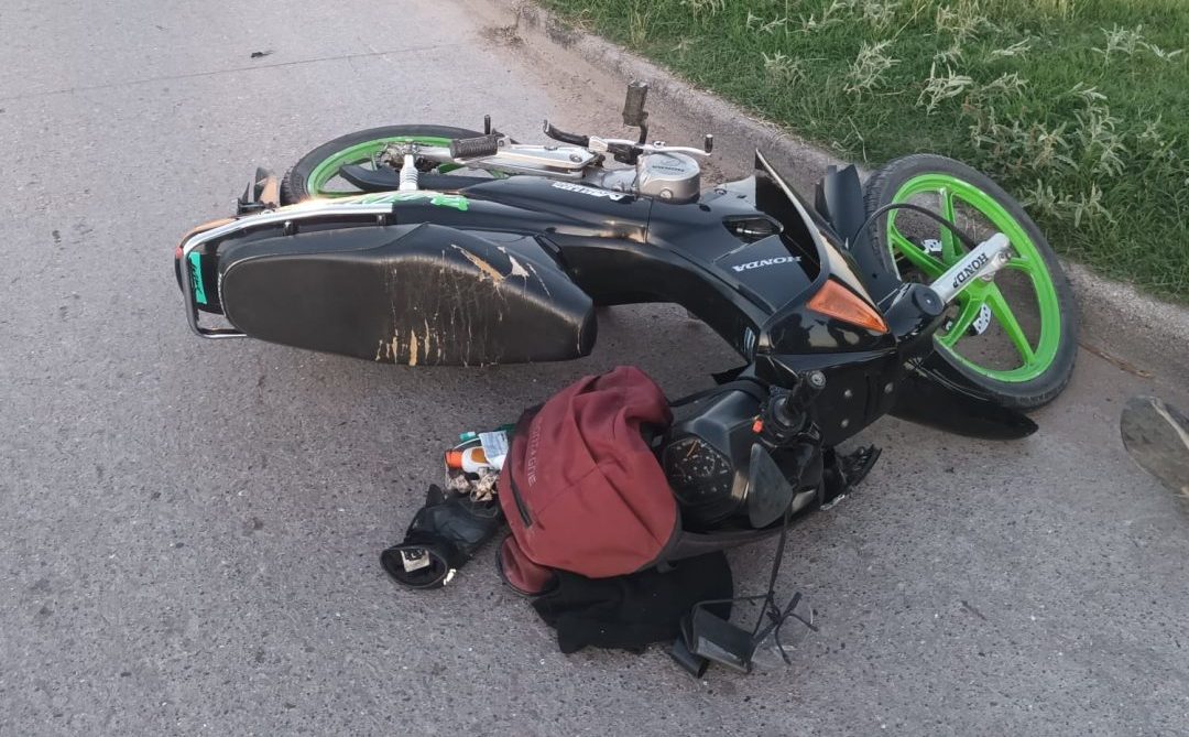 Un motociclista herido tras un choque