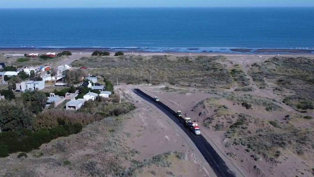 Comenzó la pavimentación del Camino de Cintura Monte Hermoso – Sauce Grande