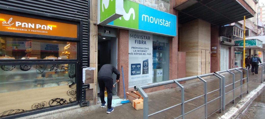 Robaron 40 celulares de un comercio en pleno centro