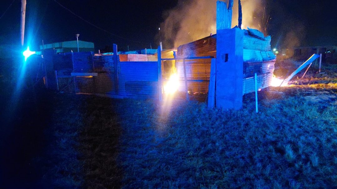 Se incendió una precaria vivienda