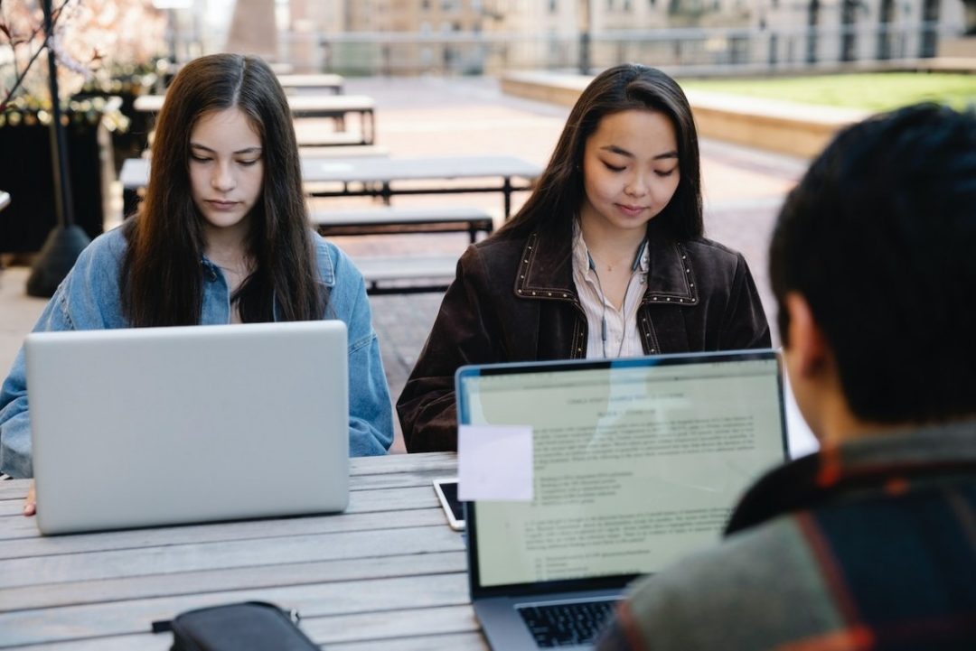 La Unesco presenta una guía para incluir la inteligencia artificial a la educación superior