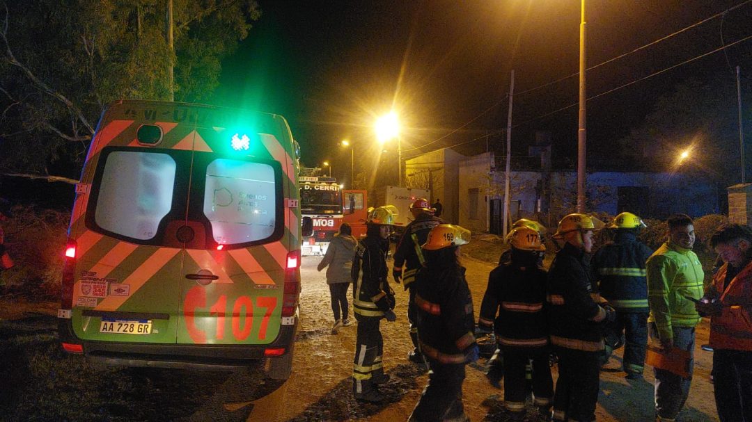 Dos personas heridas tras chocar contra un camión estacionado