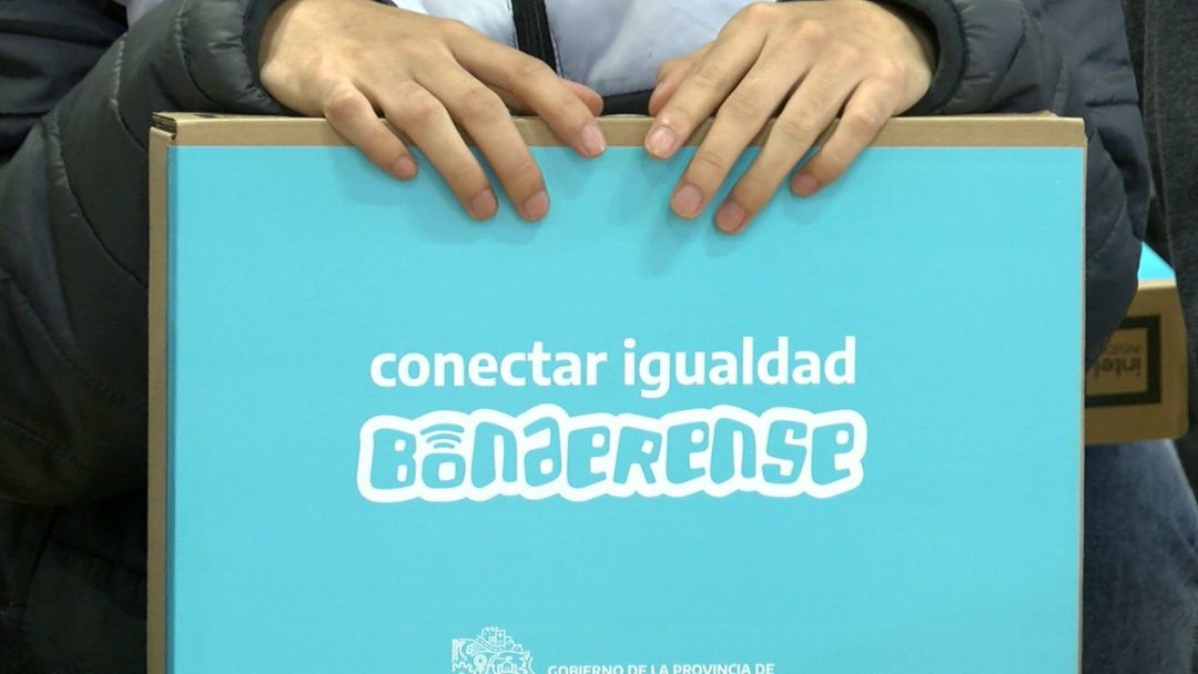 Entregaron 500 computadoras a estudiantes bahienses en el plan del Conectar Igualdad Bonaerense