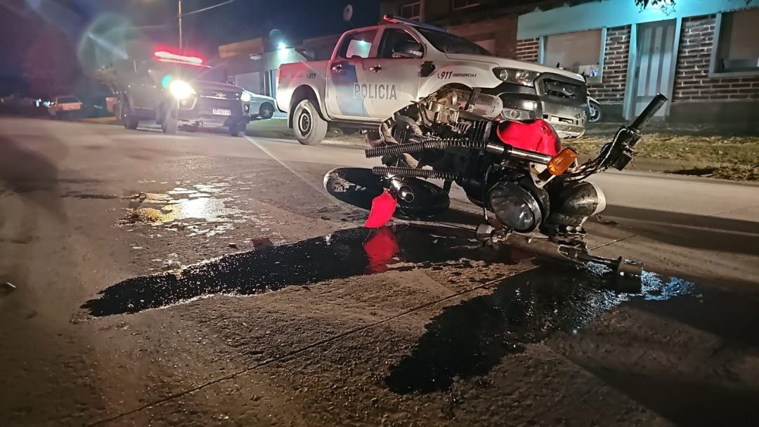 Dos personas asistidas tras un choque entre motos