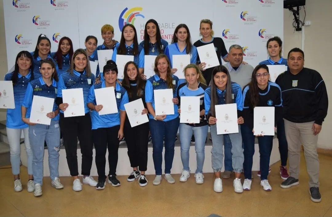 El Concejo Deliberante distinguió a la Selección Bahiense de futbol femenino tras la consagración en el torneo de selecciones