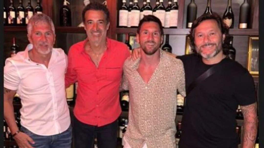 La primera salida de Lionel Messi en Miami: eligió un restaurante familiar y un famoso hizo de fotógrafo