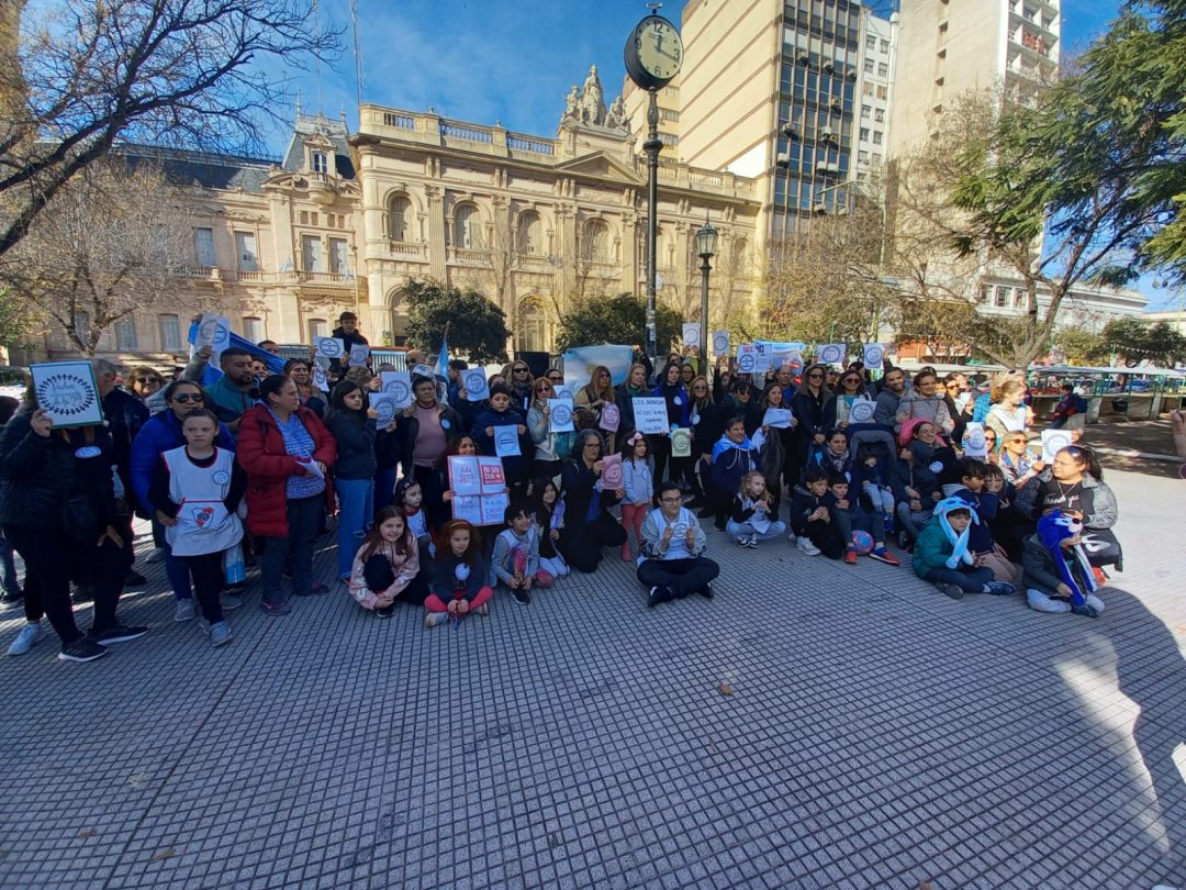 Nueva manifestación de padres contra los paros en Bahía