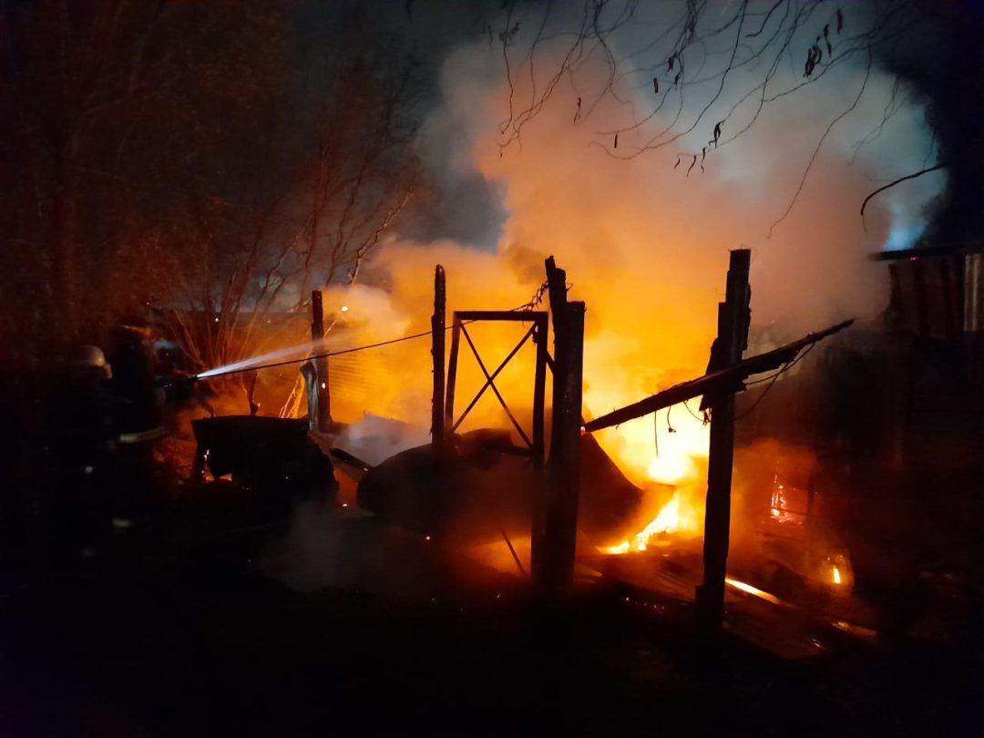 Una familia quedó en la calle tras un incendio