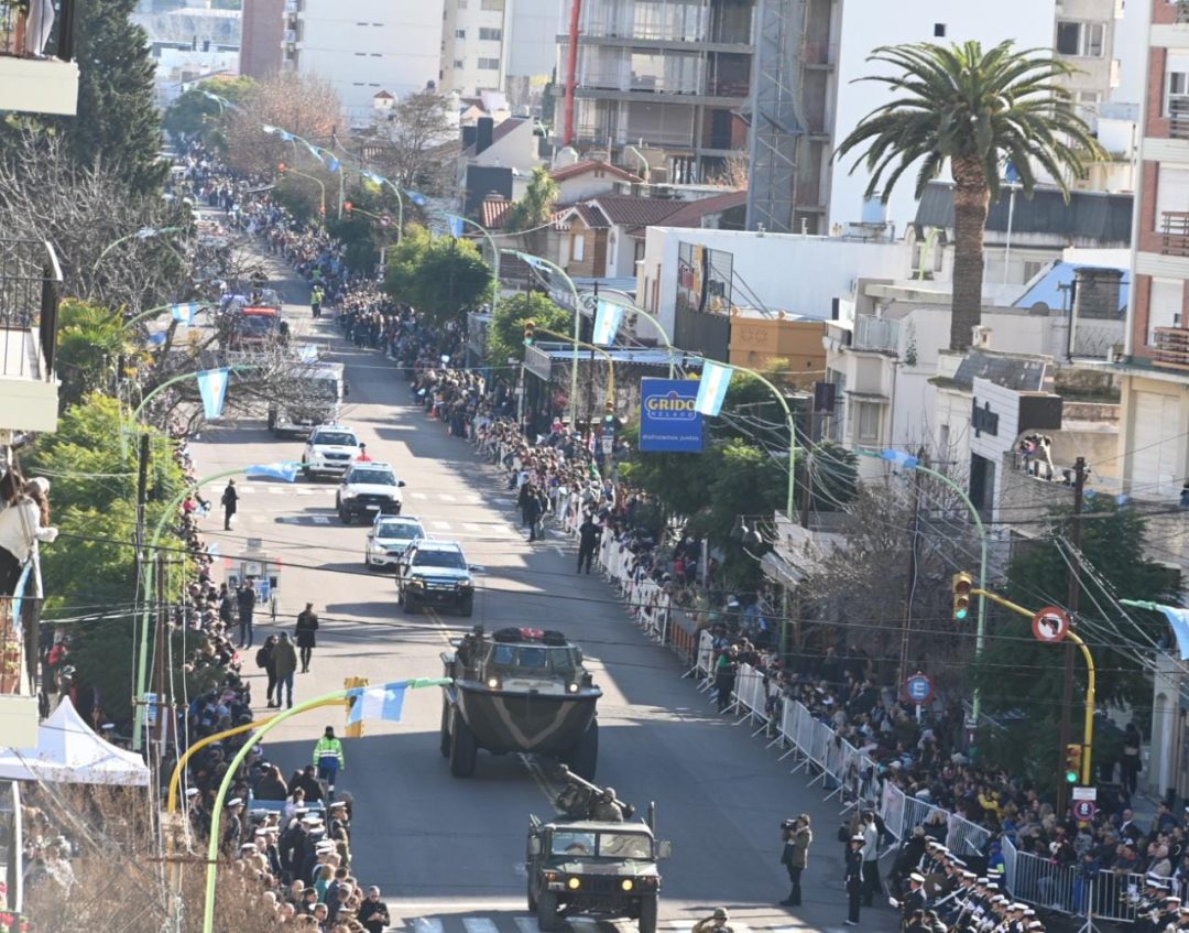 Con récord de participantes y gran acompañamiento de público se desarrolló el acto y desfile cívico – militar por el Día de la Independencia