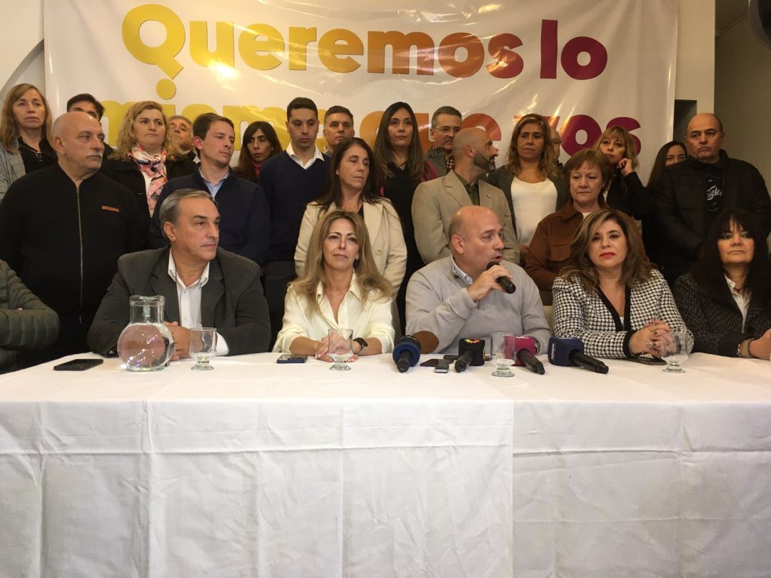 Andrés De Leo presentó a sus colaboradores, candidatos y plataforma política