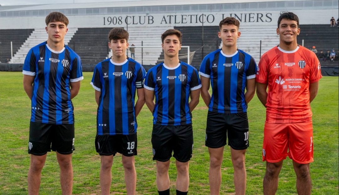 “Del Zibecchi al mundo” la camiseta que usarán las categorías formativas de Liniers en homenaje a Lautaro Martínez