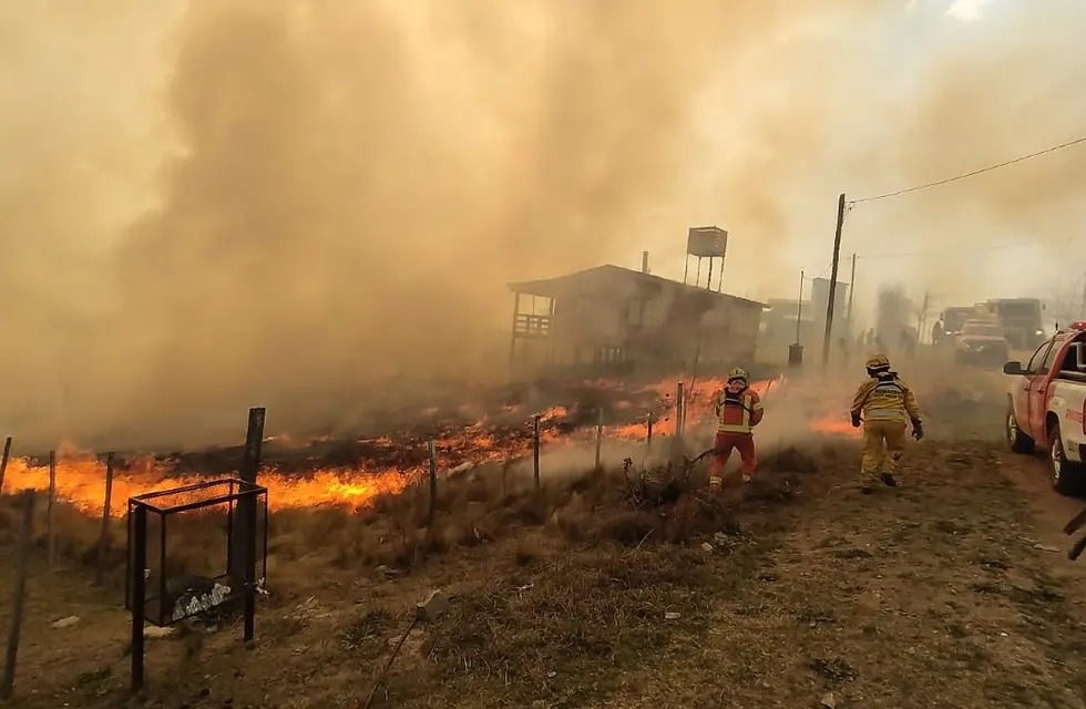 Contuvieron el fuego en Yacanto: hubo viviendas afectadas y evacuados