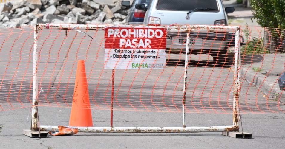 Corte y reducción de calzada en dos puntos de la ciudad