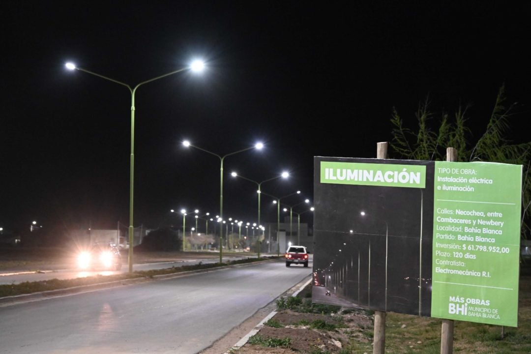 Quedó inaugurada la obra de iluminación LED en calle Necochea