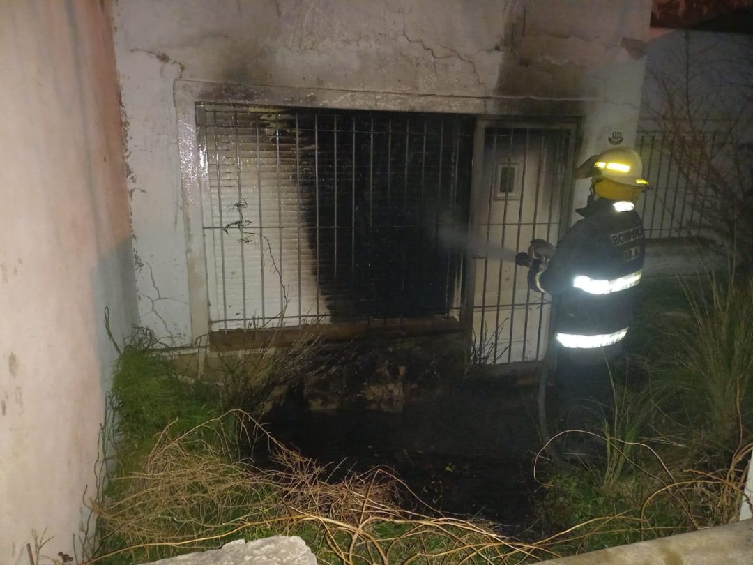 Un incendió afectó a una casa abandonada