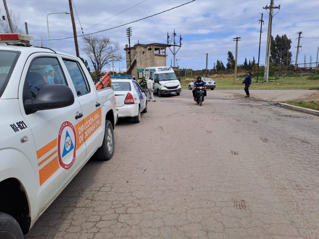 Una ciclista fue hospitalizada tras chocar contra una camioneta