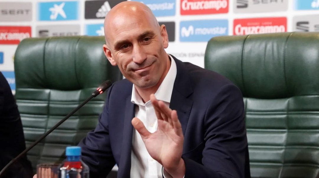 Escándalo sin fin: un tío de Luis Rubiales destapó intimidades del dirigente con chicas, dinero y Piqué