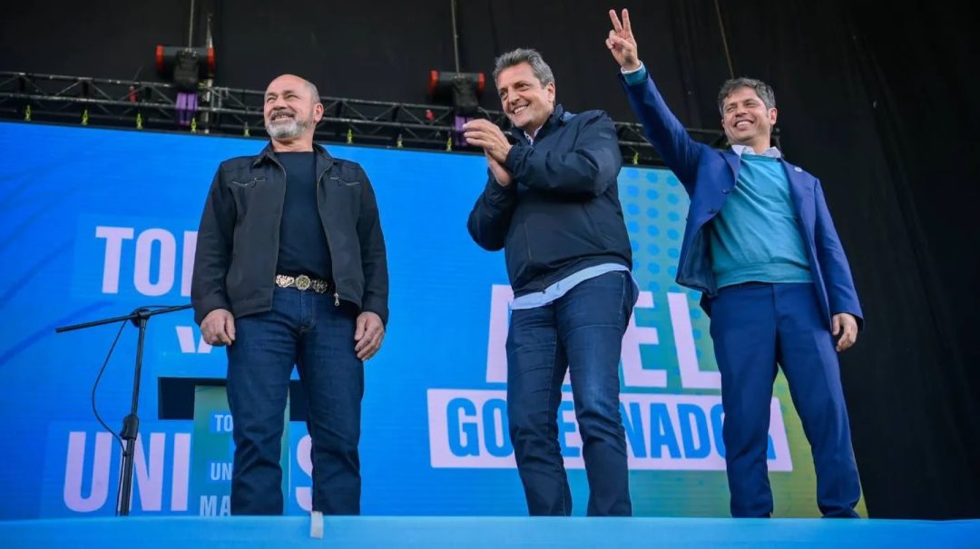 Kicillof cierra su campaña el Día de la Lealtad peronista con Massa y busca dejar atrás los escándalos en la Provincia