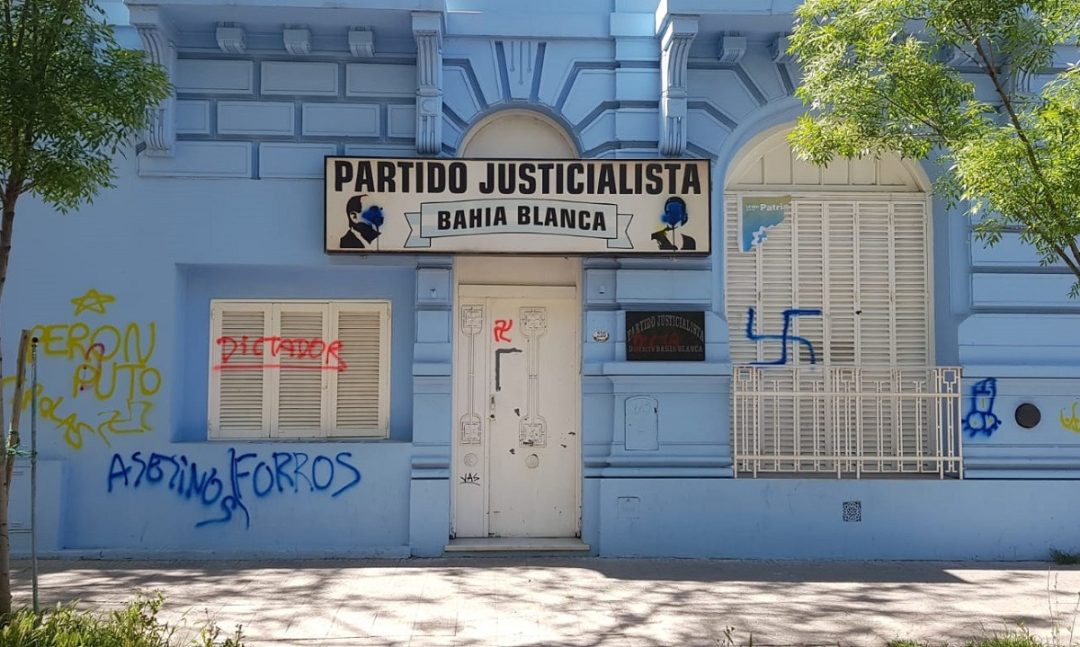 Aparecieron pintadas en la fachada de la sede Partido Justicialista