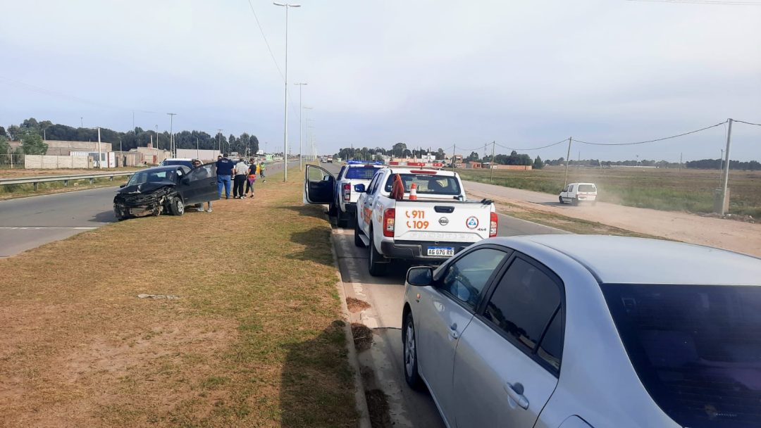 Se descompensó y dio varios trompos en la autovía Juan Pablo II