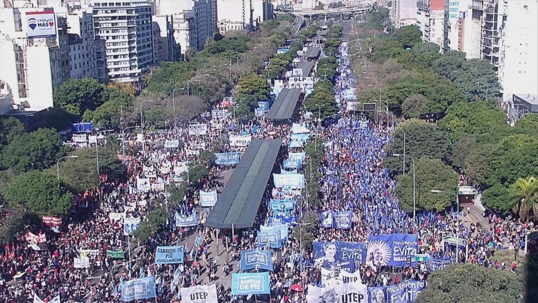 Piqueteros le exigen a Massa el pago del medio aguinaldo para planes sociales antes del cambio de gobierno