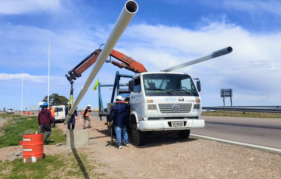 Colocan sistema lumínico en la intersección de Rutas 3 y 22