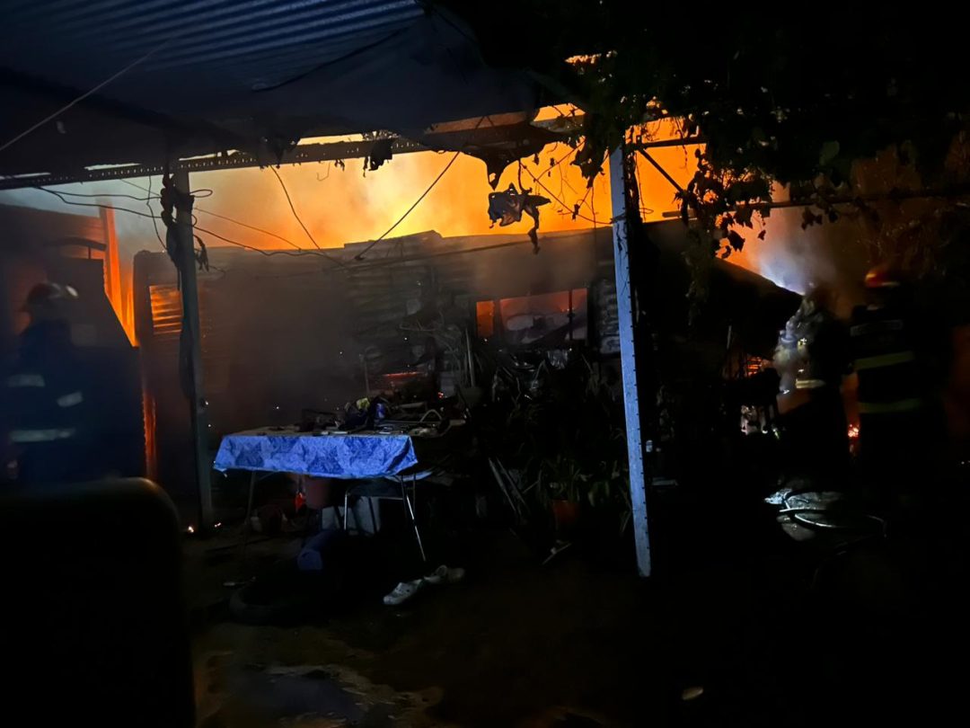 Una vivienda terminó con pérdidas totales tras un incendio