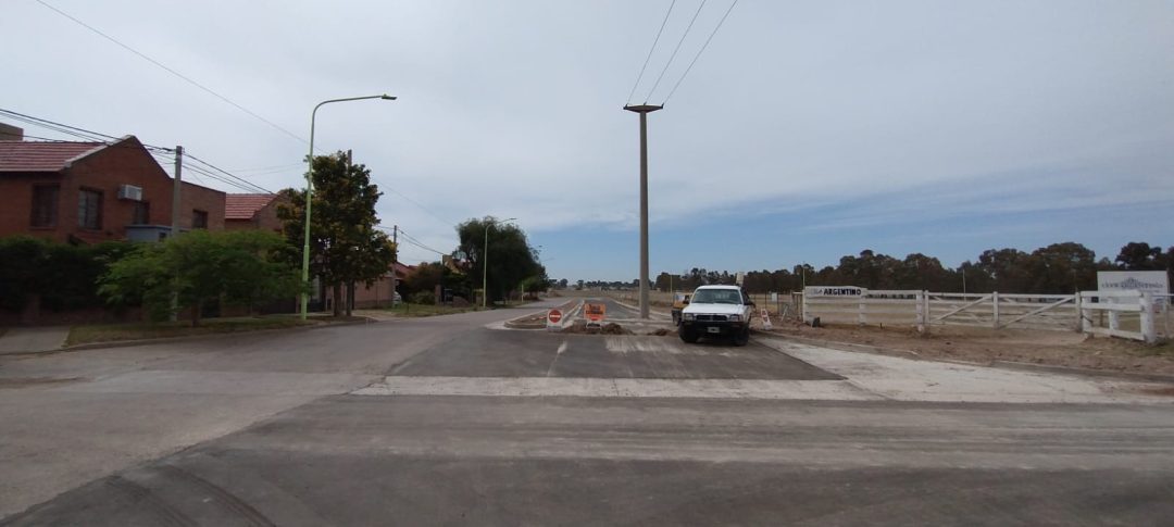 En el medio de la calle: hicieron la obra, pero no corrieron el poste