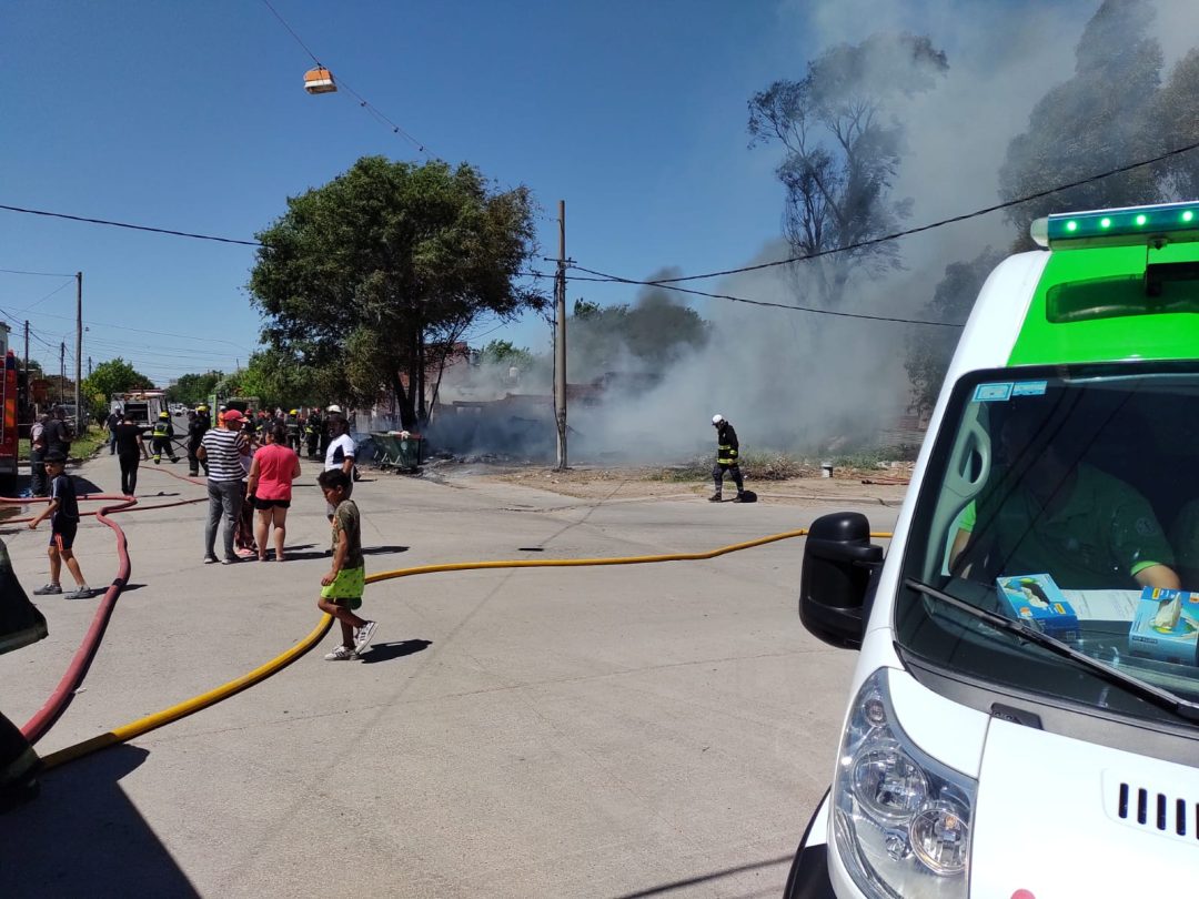 Dos mujeres y un Bombero asistidos tras el incendio de una vivienda