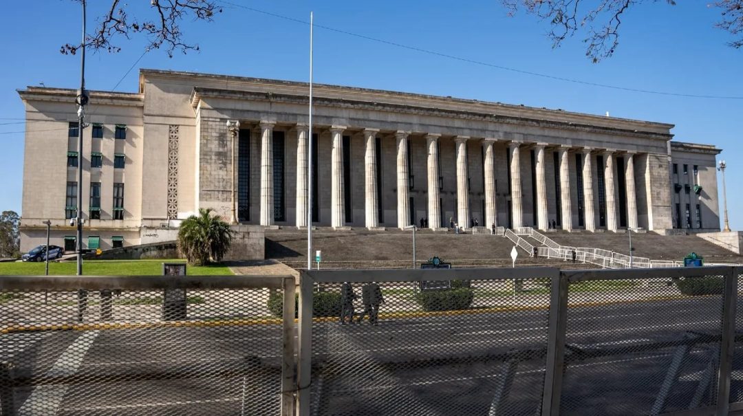 La Ley Ómnibus autoriza a las universidades a cobrarles a los extranjeros por la educación