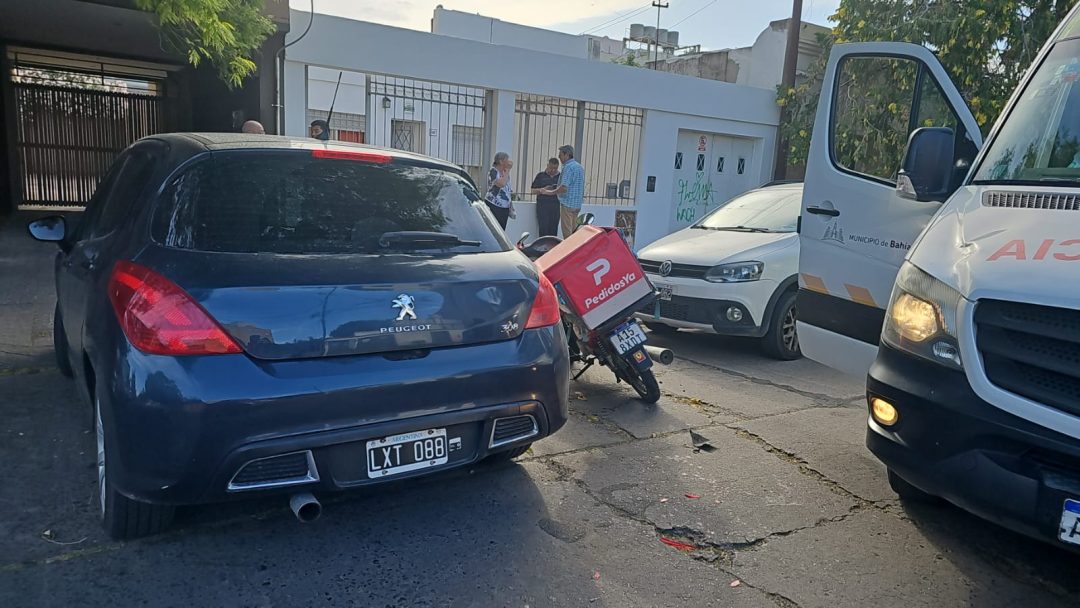 Otra vez un Delivery: motociclista asistido tras siniestro vial