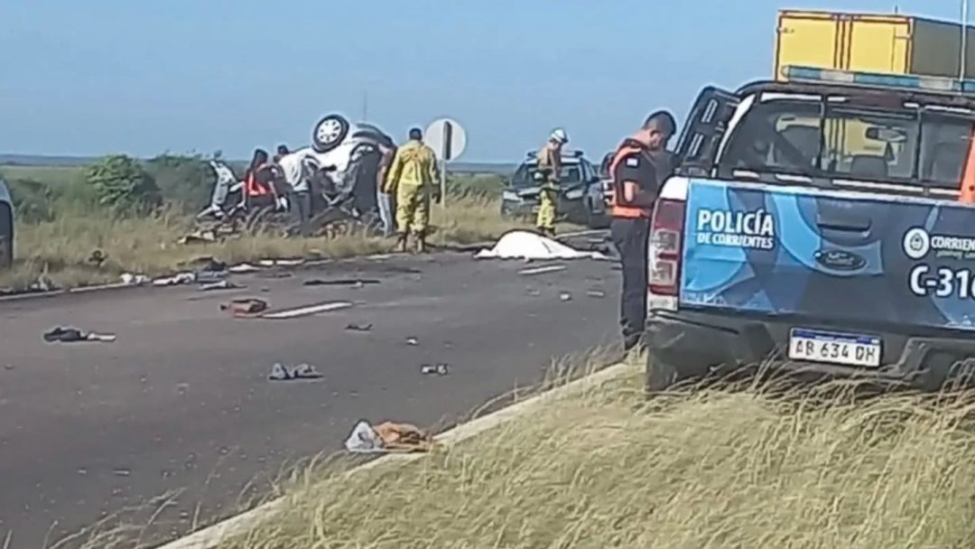 Tragedia en Corrientes: una familia entera murió tras chocar de frente con un camión en la ruta