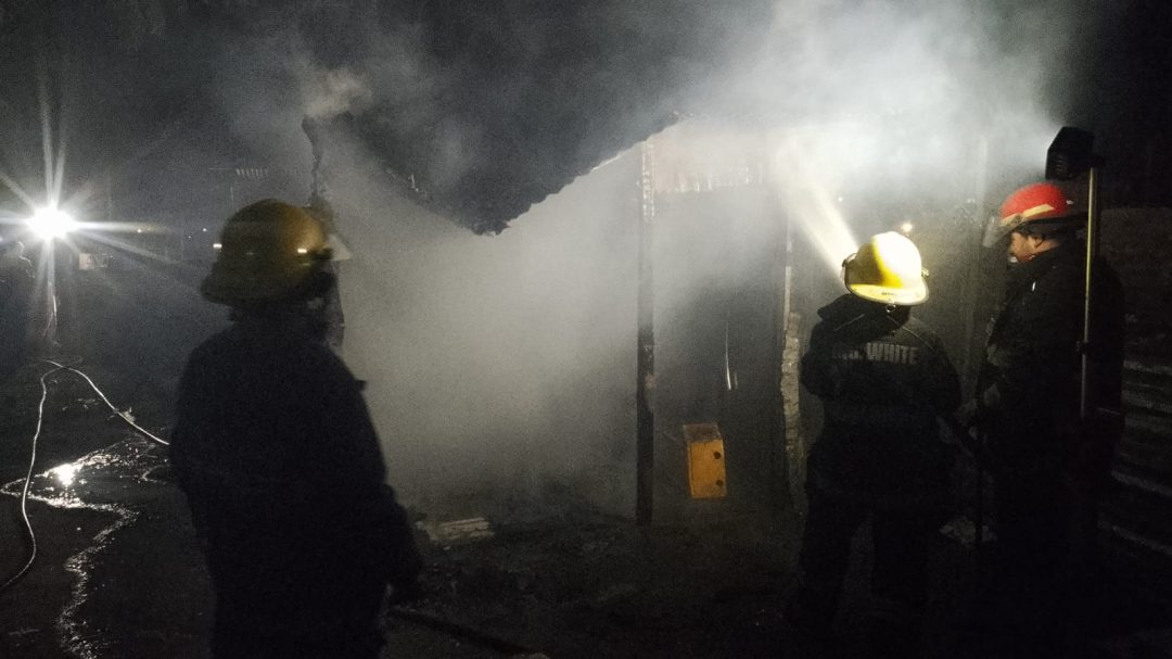 Un incendio destruyo una precaria vivienda