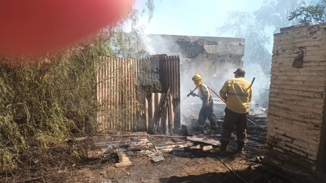 Un incendio y un accidente que requirieron asistencia de servidores públicos. No hubo heridos