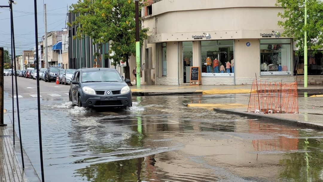 Cada vez que llueve: esquinas inundadas en Villa Mitre