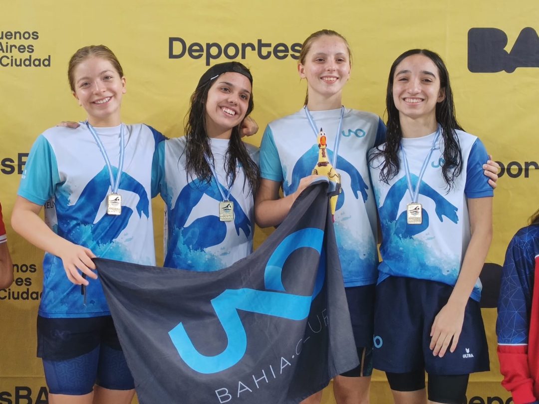 El equipo femenino de relevos de Uno Bahía Club se quedó con la medalla de oro en el Campeonato República de Juveniles